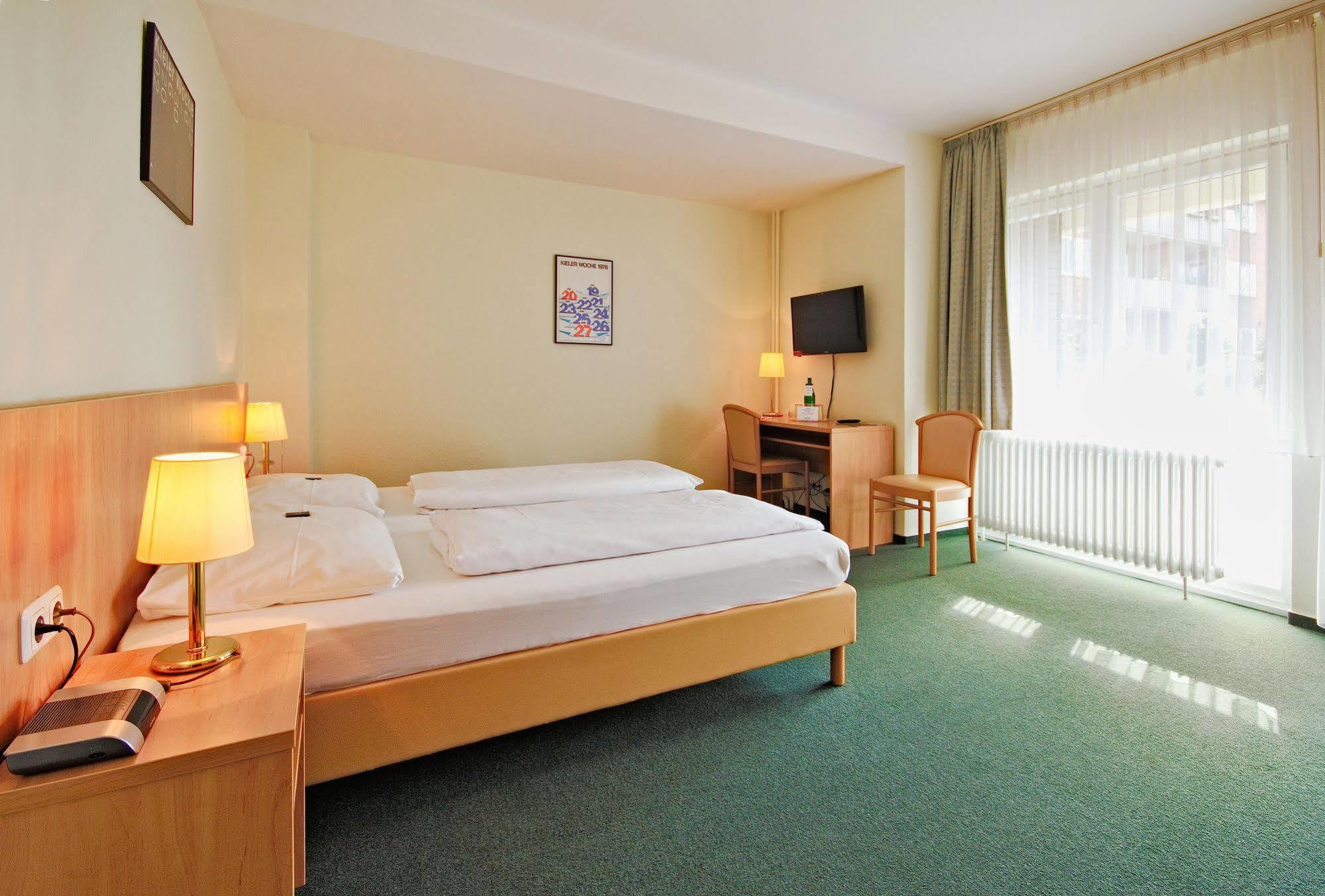 Hotel Wiking Kiel Exteriör bild